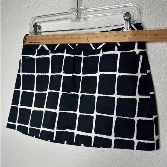 Trina Turk Black & White Check Front Zip Pocket Mini Skirt 4 - Picture 11 of 12